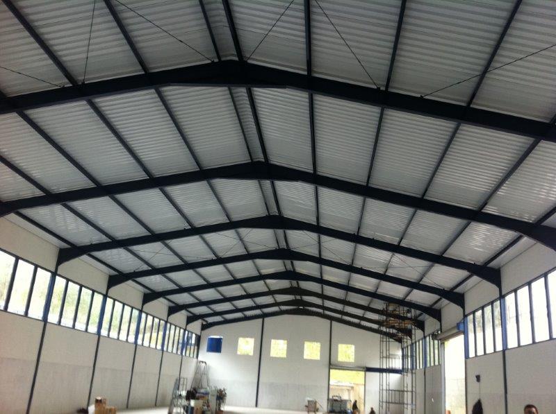 Cobertura metálica instalada pela Forte Aço Serralheria