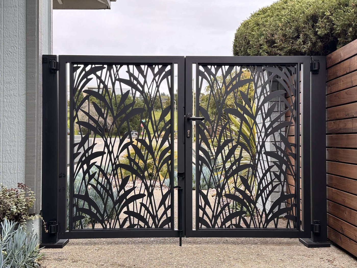 Portão decorativo instalado pela Forte Aço